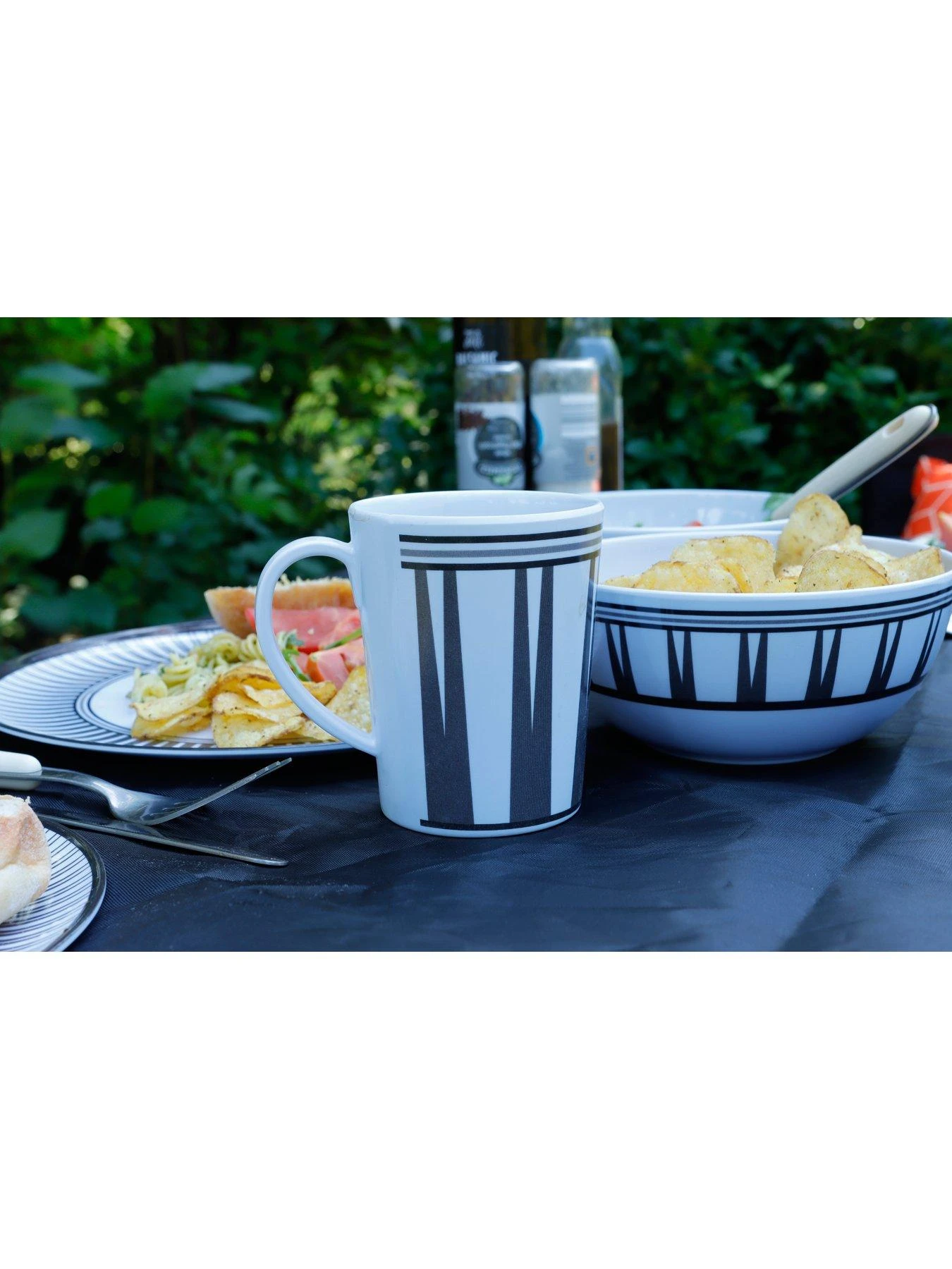 Streetwize Camping/Caravan Melamine Dinnerware Set - Stripe 5 Streetwize Camping/Caravan Melamine Dinnerware Set - Stripe - Image 3