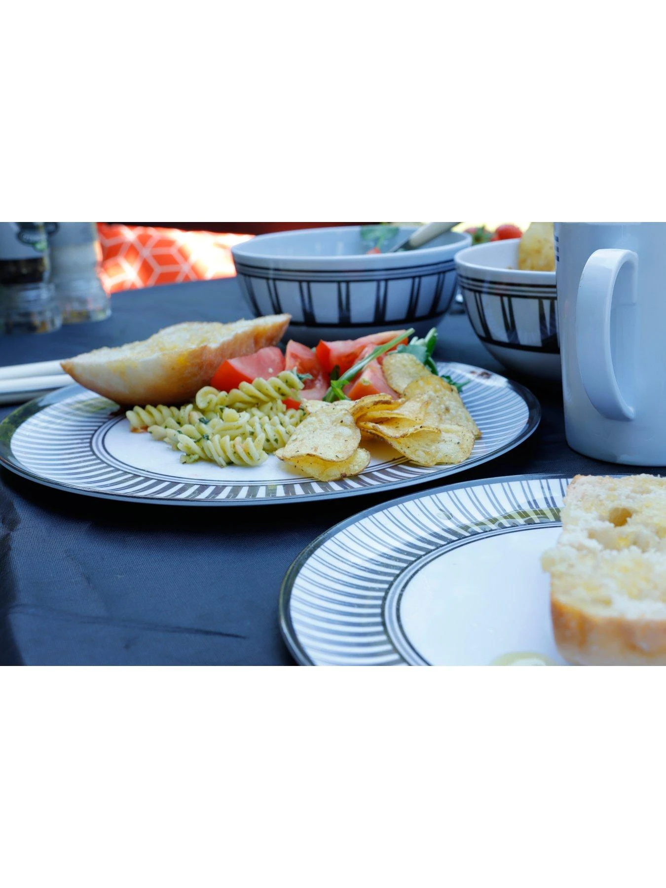 Streetwize Camping/Caravan Melamine Dinnerware Set - Stripe 7 Streetwize Camping/Caravan Melamine Dinnerware Set - Stripe - Image 5