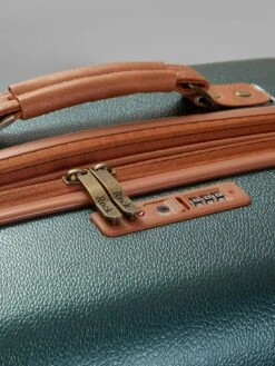 Rock Luggage Carnaby 8 Wheel Hardshell Medium Suitcase - Emerald Green 14 Rock Luggage Carnaby 8 Wheel Hardshell Medium Suitcase - Emerald Green -Reata Bags Travel Shop UYG7N SQ6 0000000047 GREEN SLd3