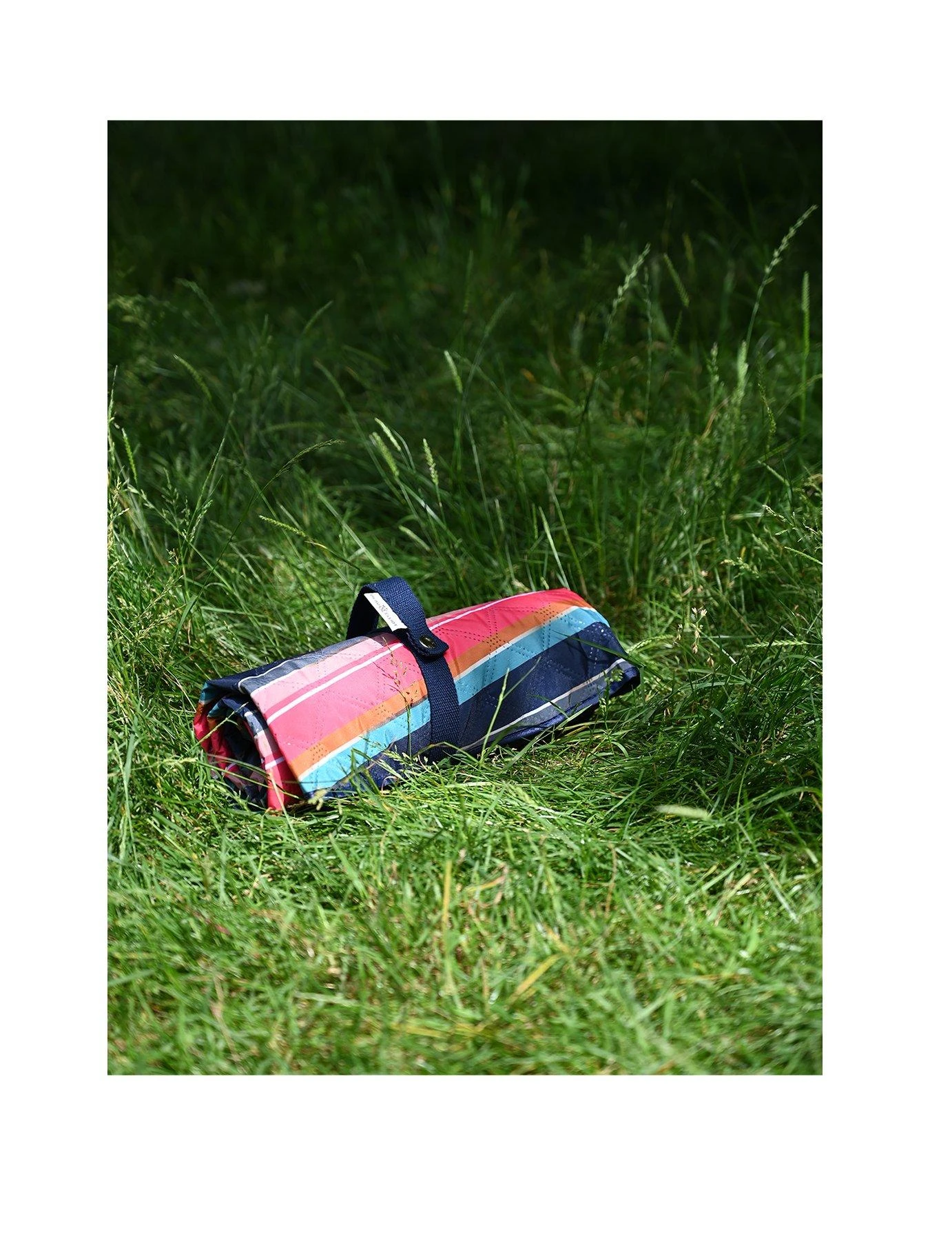 BEAU & ELLIOT Confetti Mini - Round Picnic Blanket (Diameter = 142cm) 4 BEAU & ELLIOT Confetti Mini - Round Picnic Blanket (Diameter = 142cm) - Image 2