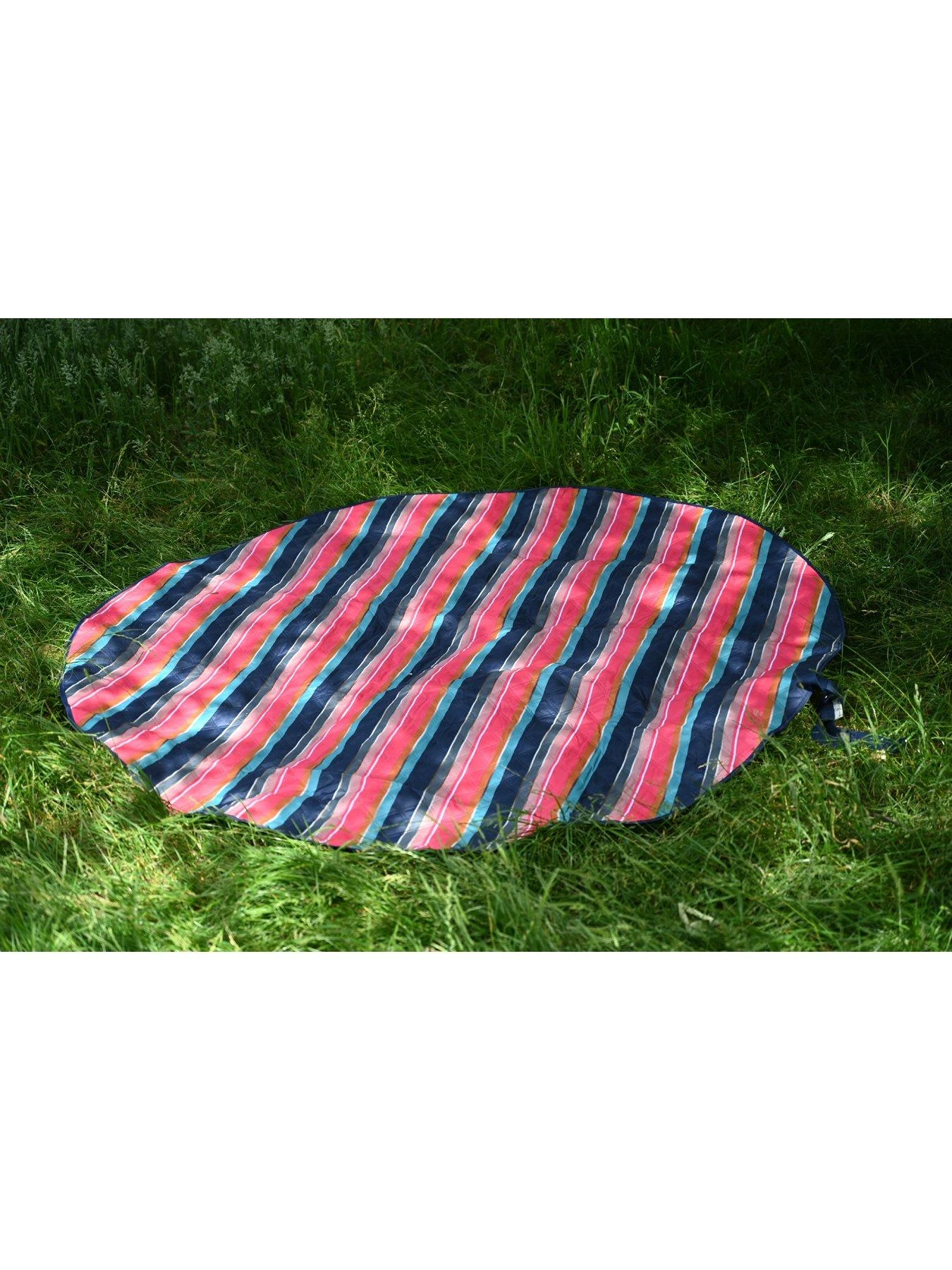 BEAU & ELLIOT Confetti Mini - Round Picnic Blanket (Diameter = 142cm) 5 BEAU & ELLIOT Confetti Mini - Round Picnic Blanket (Diameter = 142cm) - Image 3