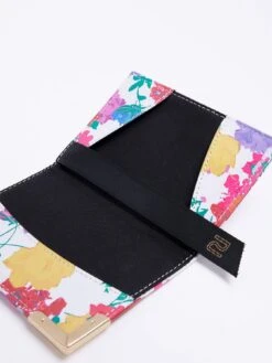 River Island Floral Print Passport Holder -Reata Bags Travel Shop VEF3B SQ4 0000000013 WHITE SLd1